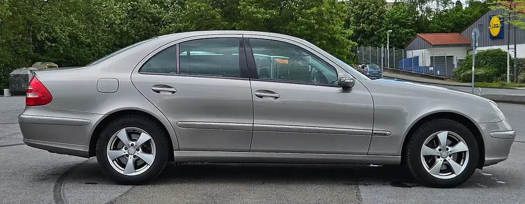 Używany Mercedes E280 231 KM (169 kW) 2006 Srebrny Sedan/Limuzyna