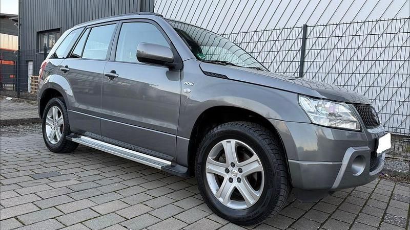 Gebraucht Suzuki Grand Vitara 129 PS (94 kW) 2009 Grau SUV
