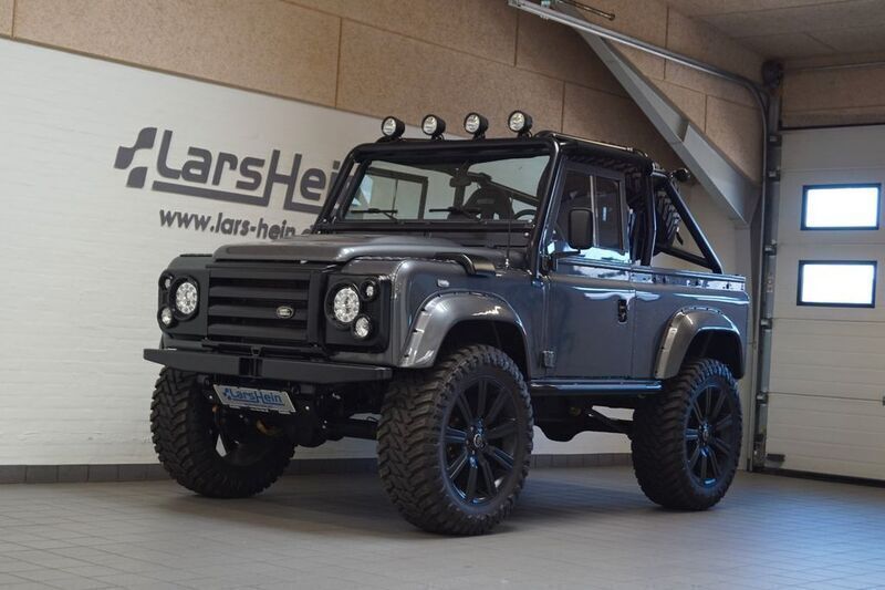 Grau Gebraucht 2006 Land Rover Defender SUV | 59.900 € - Bild 1/4