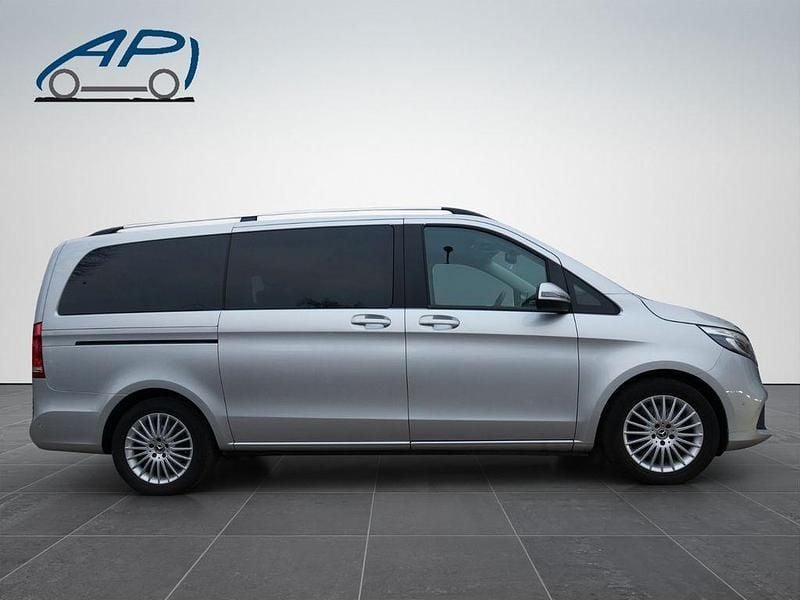 Brillantsilber metallic Gebraucht 2020 Mercedes V250 Edition Van / Kleinbus | 42.480 € (Guter Preis) - Bild 1/4