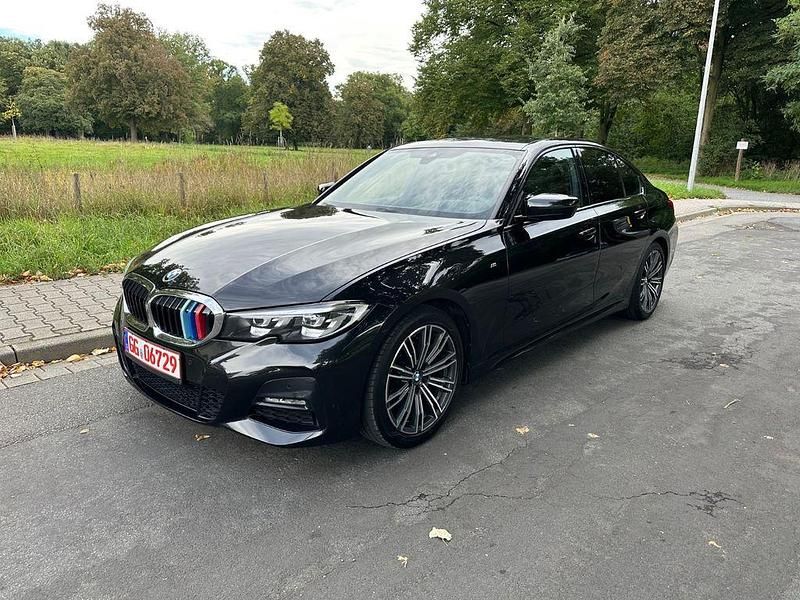 Schwarz Gebraucht 2019 BMW 320 M Sport Limousine | 21.400 € (Fairer Preis) - Bild 1/4