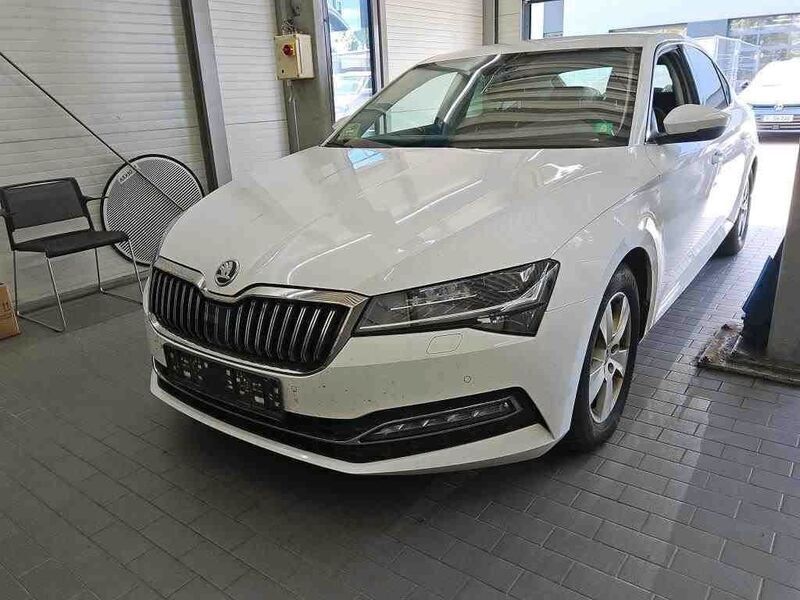 Candyweiss Gebraucht 2020 Skoda Superb Style Limousine | 19.790 € (Superpreis) - Bild 1/4