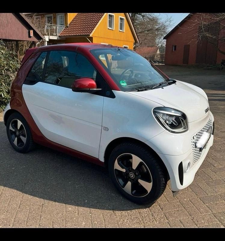 Weiß Gebraucht 2021 Smart ForTwo Electric Drive Cabrio | 11.500 € (Guter Preis) - Bild 1/4