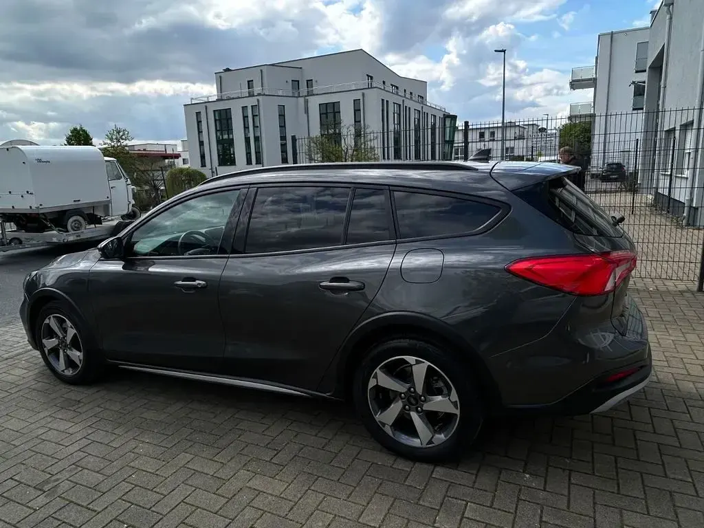 Gebraucht Ford Focus 150 PS (110 kW) 2022 Grau Limousine