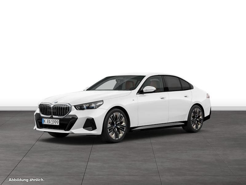 Weiß Gebraucht 2024 BMW 540 Limousine | 73.416 € - Bild 1/4