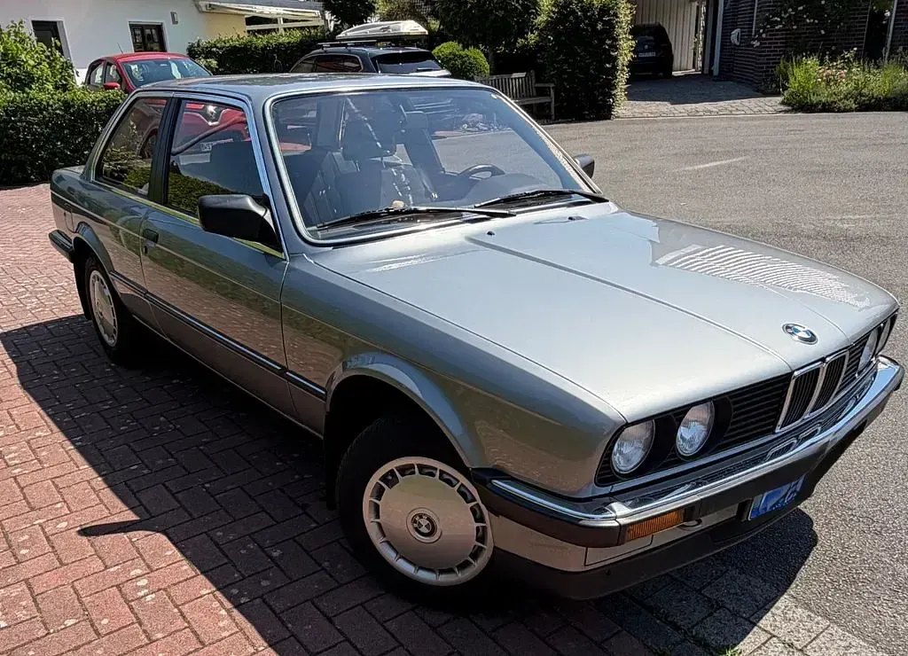 Gebraucht BMW 318 102 PS (75 kW) 1987 Gold Limousine