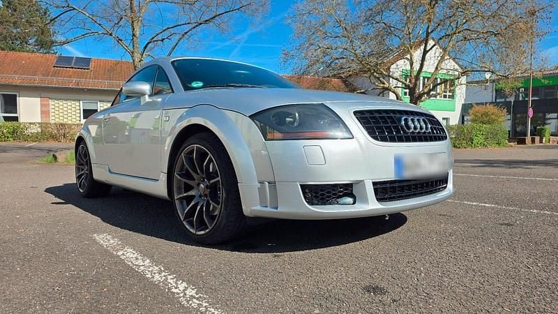 Second-hand Audi TT 240 CP (176 kW) 2000 Argintiu Coupe
