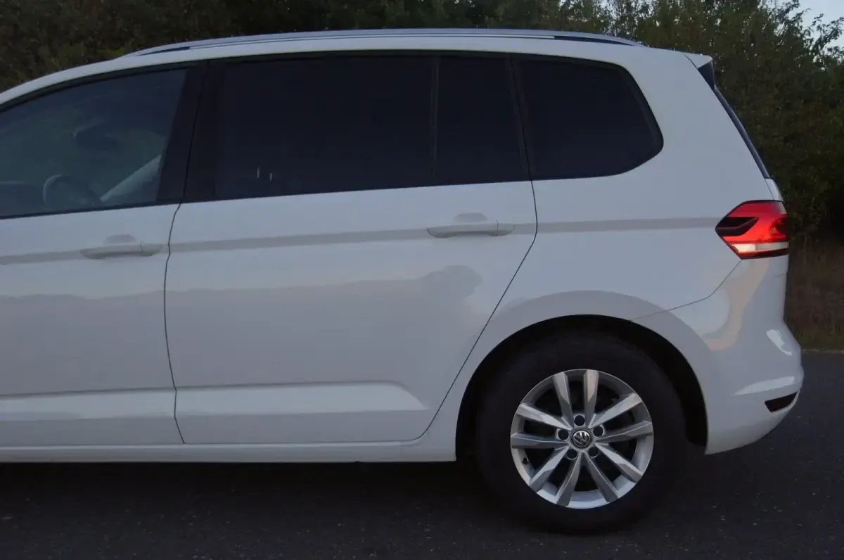 Gebraucht VW Touran 150 PS (110 kW) 2016 Weiß Van / Kleinbus