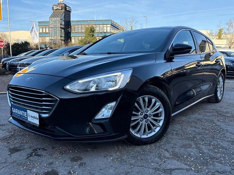 Schwarz Gebraucht 2020 Ford Focus Titanium Limousine | 10.999 € (Guter Preis) - Bild 1/4