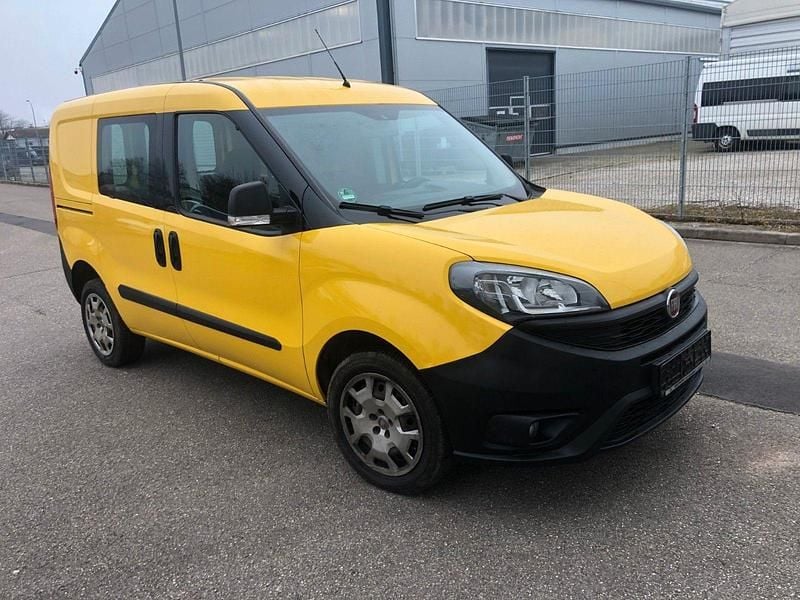 Gebraucht Fiat Doblò 120 PS (88 kW) 2019 Gelb Van / Kleinbus