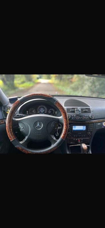 Gebraucht Mercedes E240 177 PS (130 kW) 2002 Schwarz Limousine