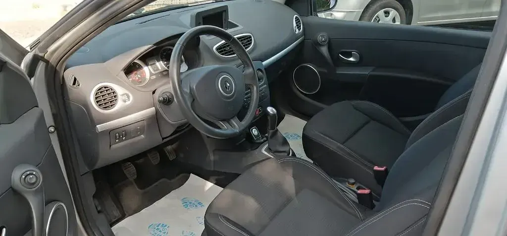 Gebraucht Renault Clio III Dynamique 75 PS (55 kW) 2009 Grau Limousine