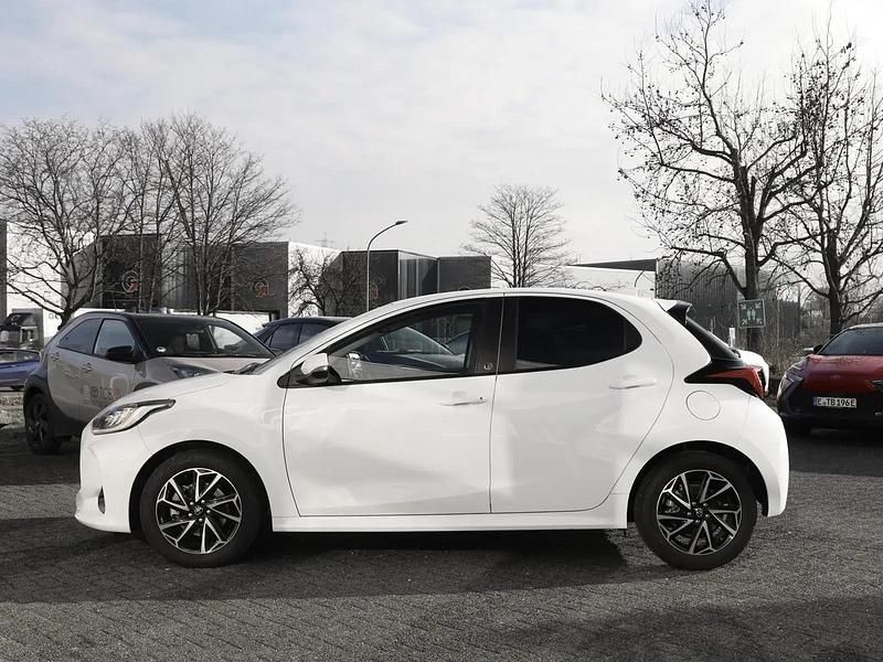 Gebraucht Toyota Yaris Hybrid Basis 116 PS (85 kW) 2022 Schneeweiß Kleinwagen