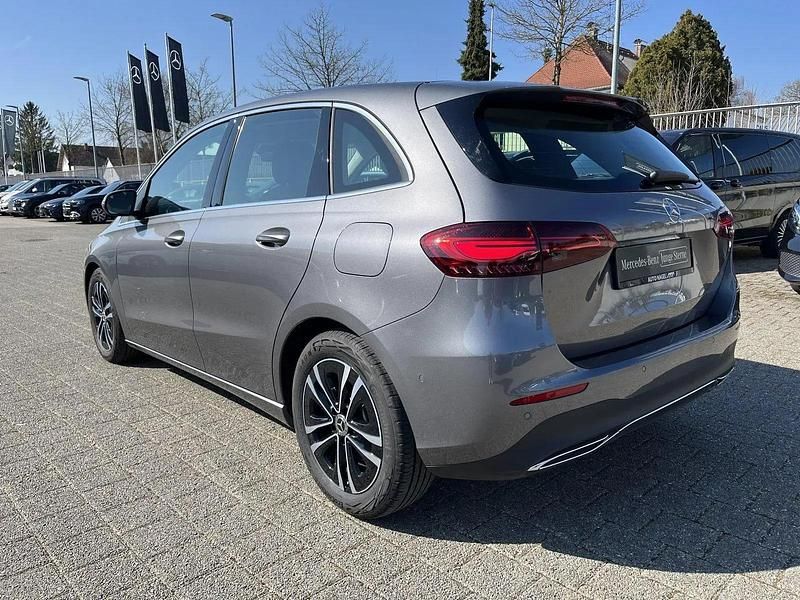 Gebraucht Mercedes B200 Progressive 163 PS (119 kW) 2024 Andere Van / Kleinbus