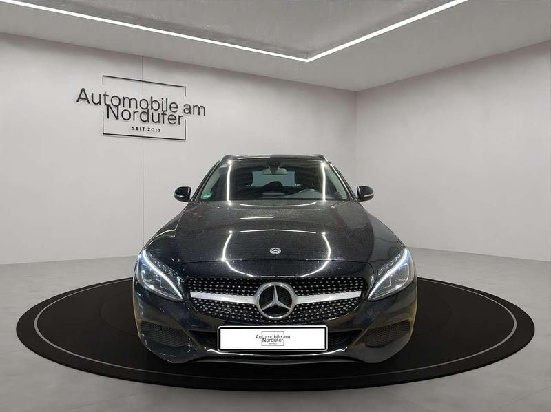 Gebraucht Mercedes C180 116 PS (85 kW) 2015 Schwarz  unilack Kombi