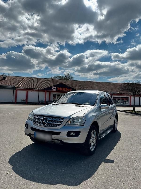 Gebraucht Mercedes ML320 224 PS (164 kW) 2007 Silber SUV