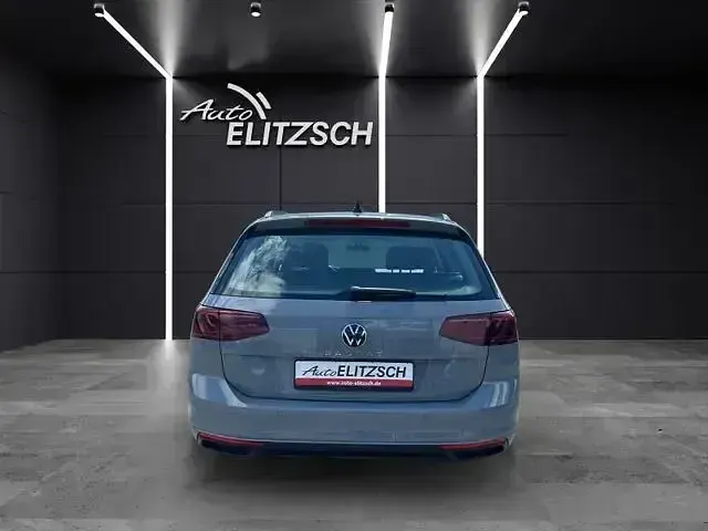 Gebraucht VW Passat Business 122 PS (89 kW) 2023 Grau Kombi