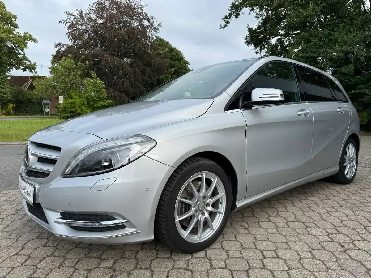 Gebraucht Mercedes B250 211 PS (155 kW) 2012 Silber Kleinwagen