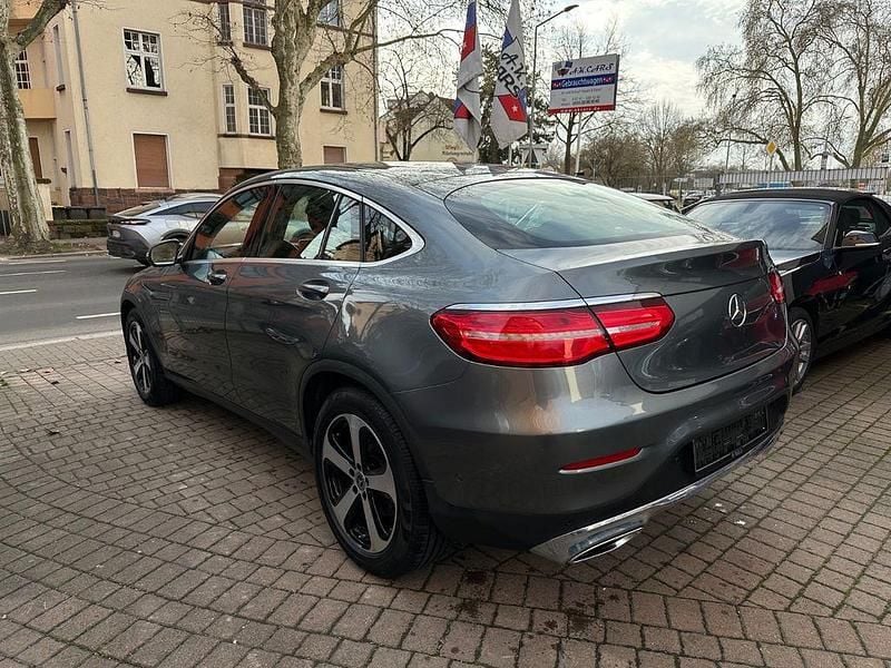 Gebraucht Mercedes GLC250 211 PS (155 kW) 2017 Selenitgrau (metallic) Coupé