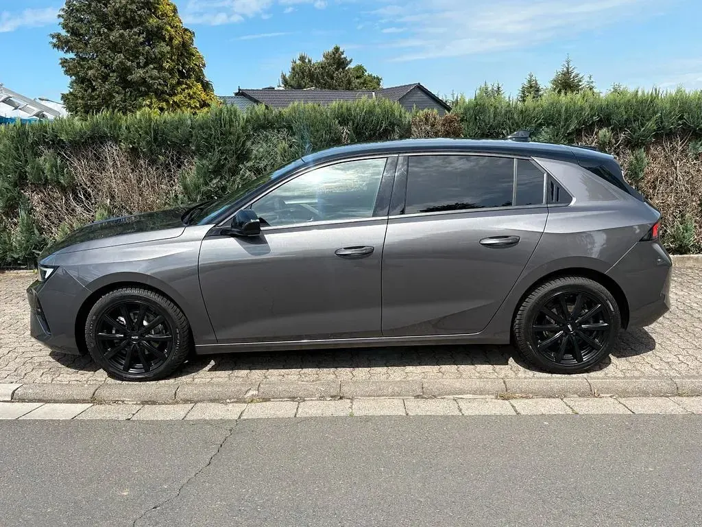 Gebraucht Opel Astra 131 PS (96 kW) 2024 Grau Kleinwagen