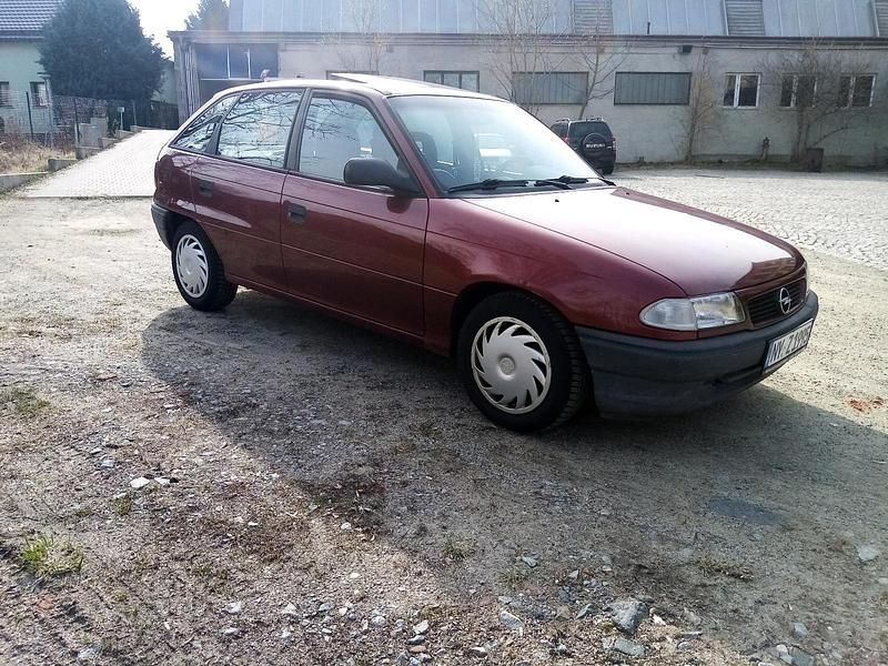 Gebraucht Opel Astra 71 PS (52 kW) 1995 Rot Kleinwagen