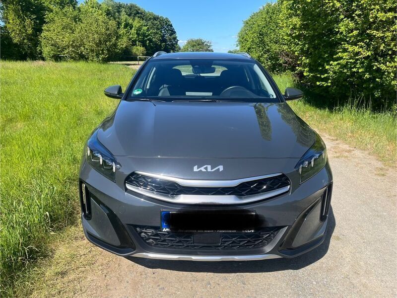 Grau Gebraucht 2023 Kia XCeed Spirit SUV | 22.900 € (Guter Preis) - Bild 1/4
