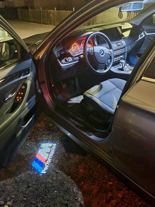 Grau Gebraucht 2011 BMW 528 Limousine | 7.999 € (Superpreis) - Bild 1/4
