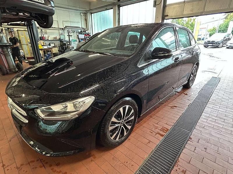 Gebraucht Mercedes B200 150 PS (110 kW) 2021 Schwarz Van / Kleinbus