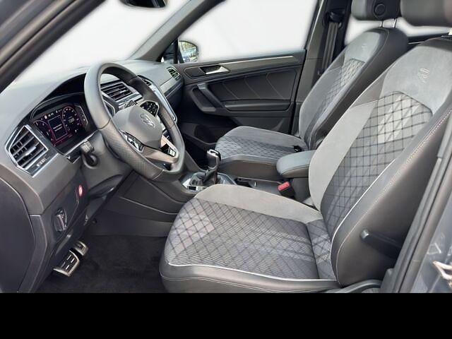Gebraucht VW Tiguan Pro 200 PS (147 kW) 2024 Grau SUV