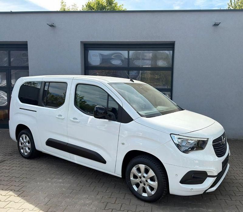 Używany Opel Combo 102 KM (75 kW) 2021 Biały Minivan