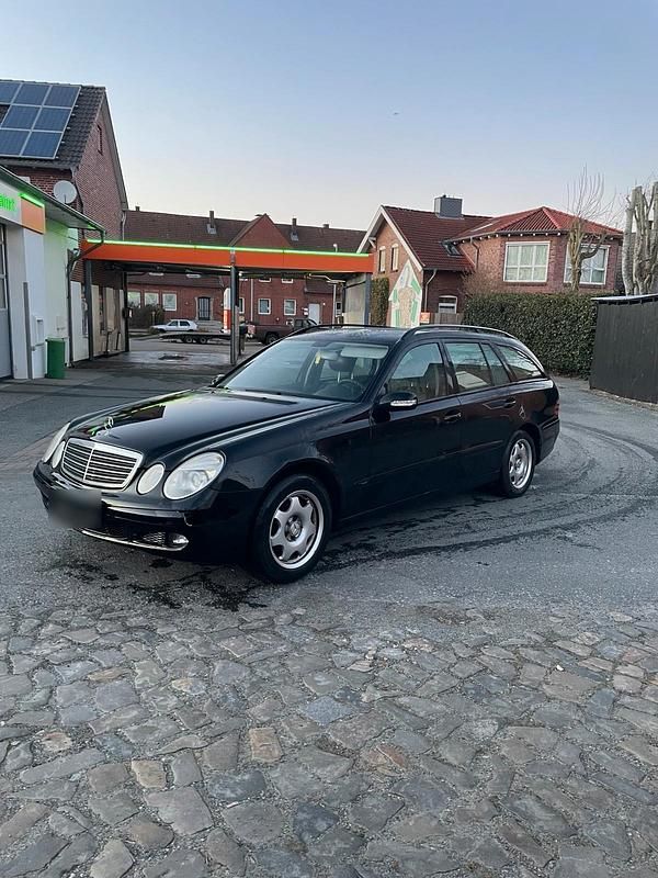 Gebraucht Mercedes E220 150 PS (110 kW) 2004 Schwarz Kombi
