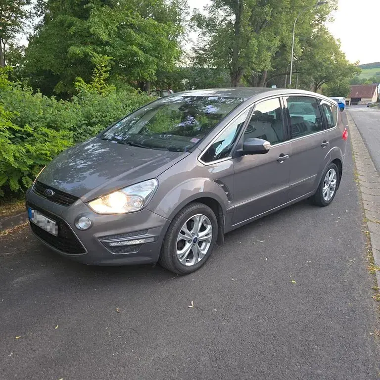 Gebraucht Ford S-MAX Titanium 116 PS (85 kW) 2012 Braun Van / Kleinbus