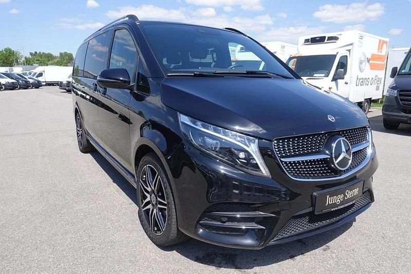Schwarz Gebraucht 2024 Mercedes V250 AMG Van / Kleinbus | 60.949 € (Teuer) - Bild 1/4