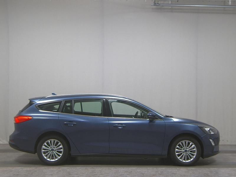 Blau Gebraucht 2021 Ford Focus Titanium Kombi | 11.980 € (Superpreis) - Bild 1/4