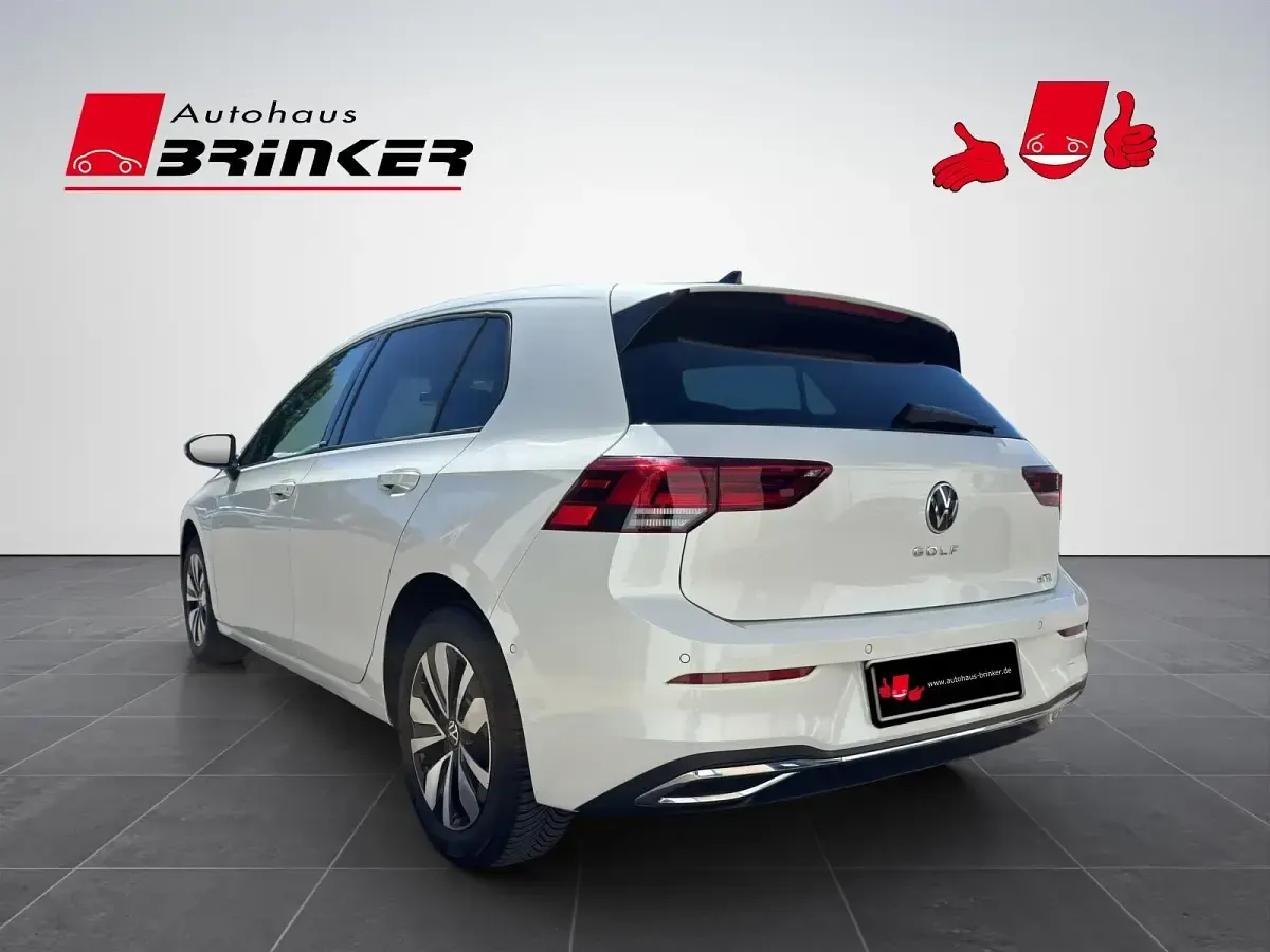 Gebraucht VW Golf VIII Move 131 PS (96 kW) 2023 Oryxweiß perlmutteffekt Limousine