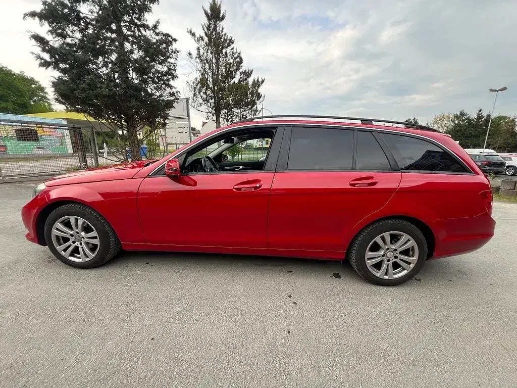 Gebraucht Mercedes C180 156 PS (114 kW) 2014 Rot Kombi