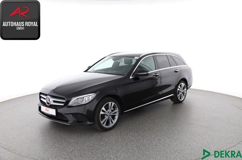 Schwarz (metallic) Gebraucht 2020 Mercedes C300 Kombi | 26.880 € (Superpreis) - Bild 1/4