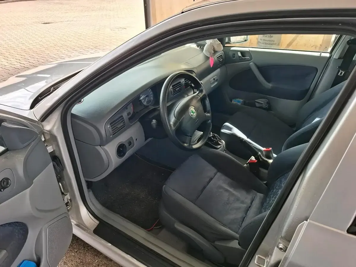 Gebraucht Skoda Octavia 101 PS (74 kW) 1998 Silber Limousine