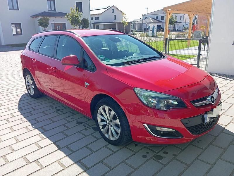 Rot Gebraucht 2012 Opel Astra Kombi | 6.850 € (Etwas zu teuer) - Bild 1/4