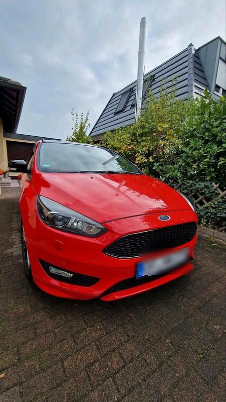 Rot Gebraucht 2018 Ford Focus ST-Line Kombi | 8.000 € (Guter Preis) - Bild 1/4