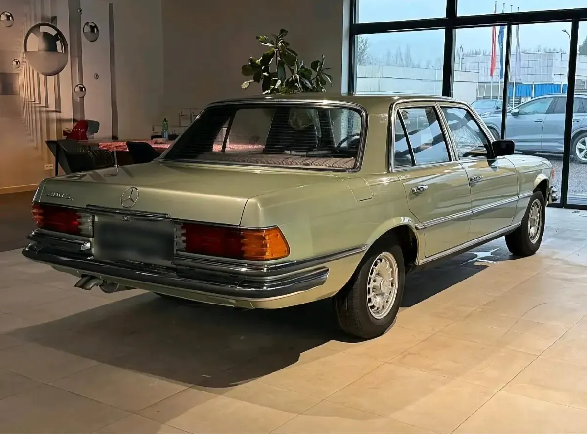 Gebraucht Mercedes 280 155 PS (114 kW) 2026 Grün Limousine