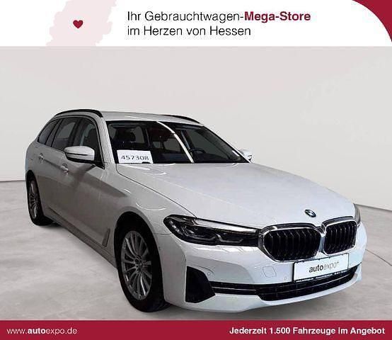 Alpinweiß Gebraucht 2021 BMW 520 Sport Line Kombi | 25.490 € (Guter Preis) - Bild 1/4
