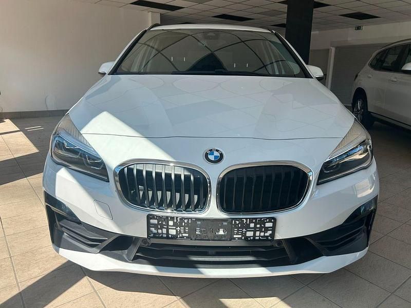 Weiß Gebraucht 2019 BMW 218 Active Tourer Advantage Van / Kleinbus | 13.999 € (Etwas zu teuer) - Bild 1/4