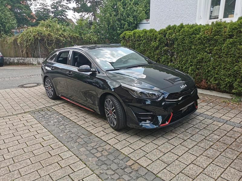 Schwarz Gebraucht 2021 Kia ProCeed GT Kleinwagen | 27.800 € (Etwas zu teuer) - Bild 1/4