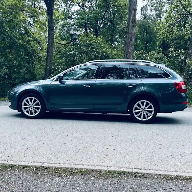 Gebraucht Skoda Octavia Elegance 150 PS (110 kW) 2015 Grau Kombi