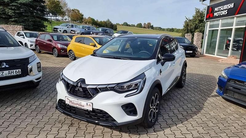 Himalayaweiß/onyxschwarz Gebraucht 2024 Mitsubishi ASX Select SUV | 28.990 € (Etwas zu teuer) - Bild 1/4