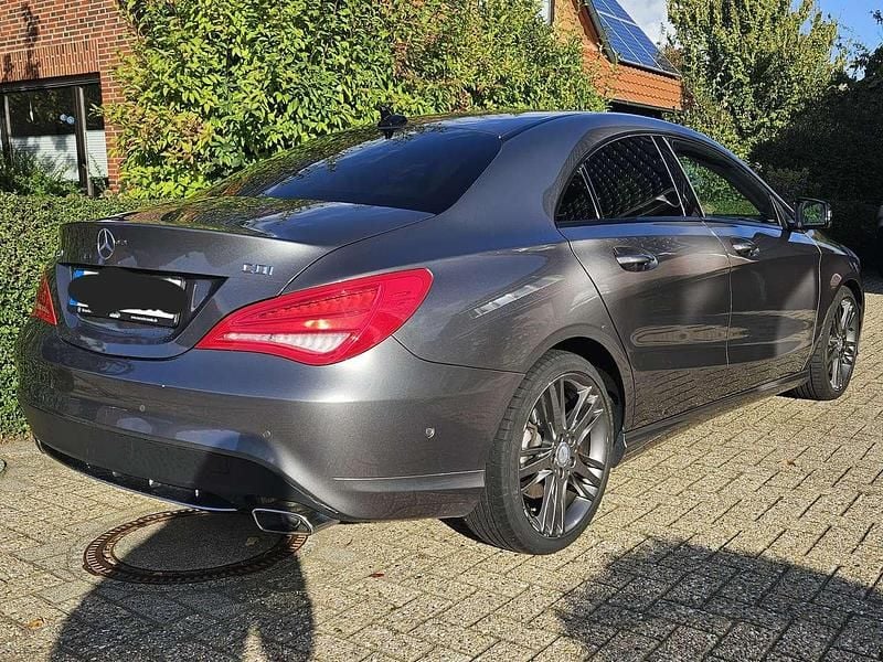 Grau Gebraucht 2013 Mercedes CLA220 AMG line Limousine | 10.900 € (Fairer Preis) - Bild 1/4