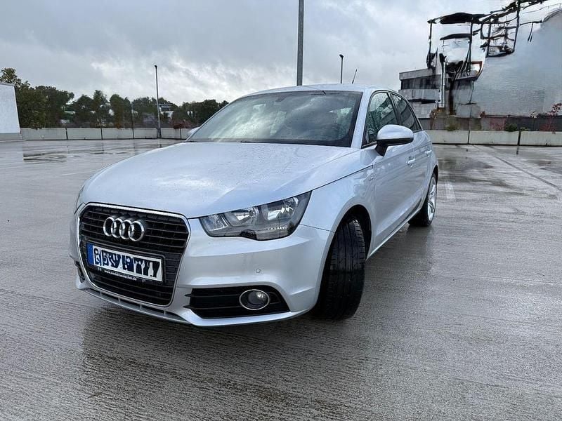 Silber Gebraucht 2012 Audi A1 Sportback S-Line Kleinwagen | 9.700 € (Guter Preis) - Bild 1/4