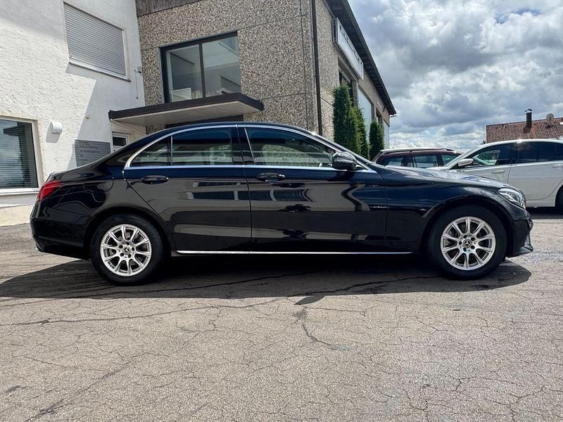 Gebraucht Mercedes C180 156 PS (114 kW) 2020 Schwarz Limousine