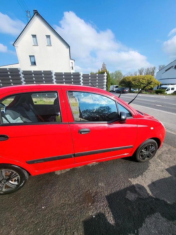 Second-hand Chevrolet Spark 95 CP (69 kW) 2009 Roșu Hatchback